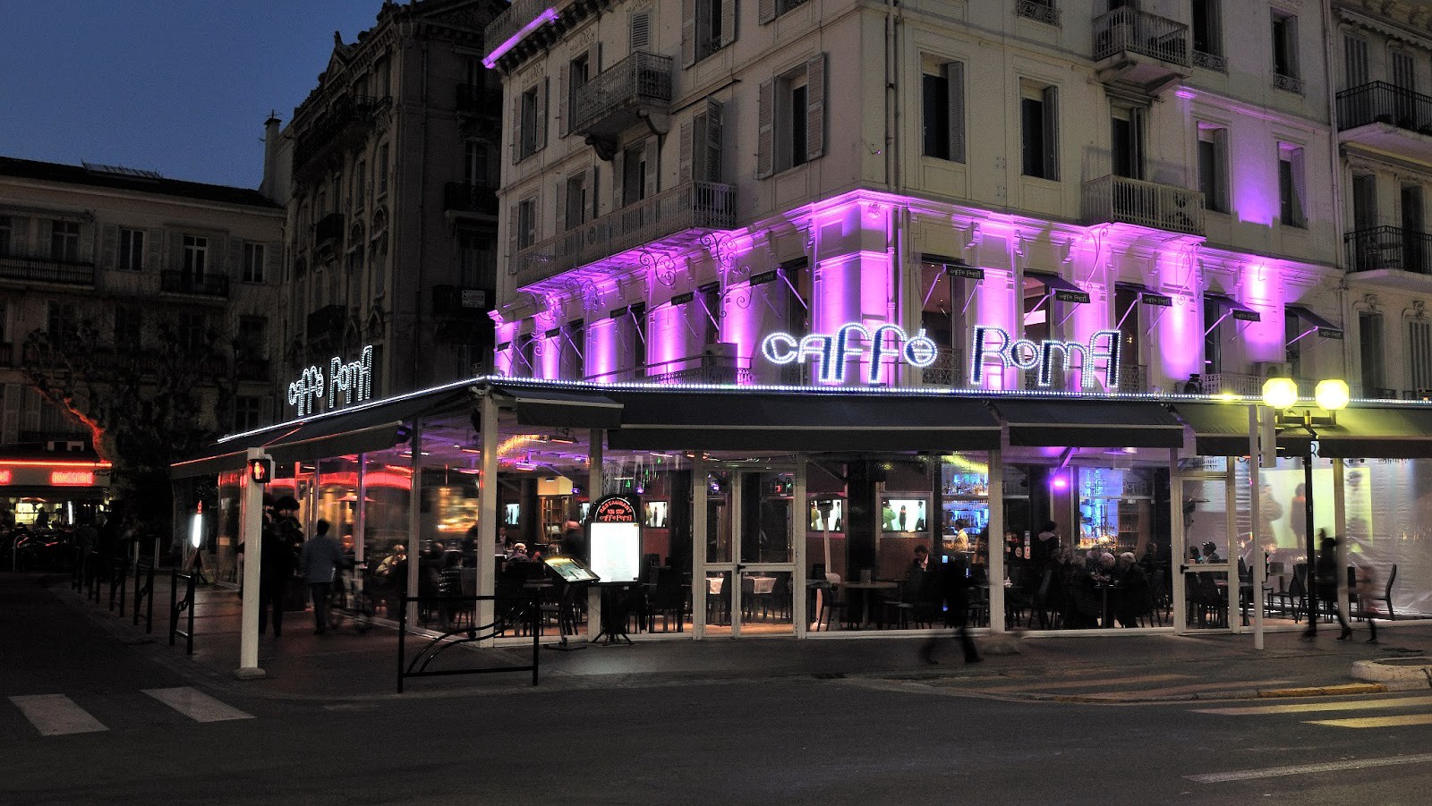 Best bars in Cannes - Places to drink in Cannes